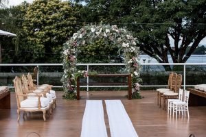Casamento ao ar livre em BH com vista para as montanhas