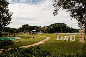 cerimônia de casamento em espaço ao ar livre em BH"