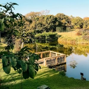 Espaço com deck de madeira para casamento em BH