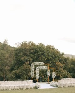 Ambiente ao ar livre para casamento com vista da serra em BH