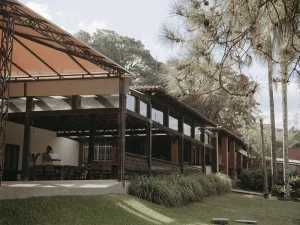Área externa para casamento ao entardecer em BH