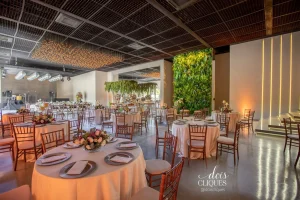Recepção de casamento com mesas em BH