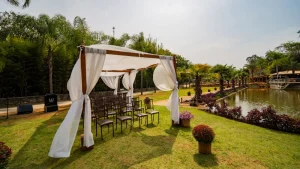 Espaço com lago para casamento ao ar livre em BH