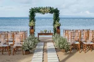 decoração para cerimônia de destination wedding na praia
