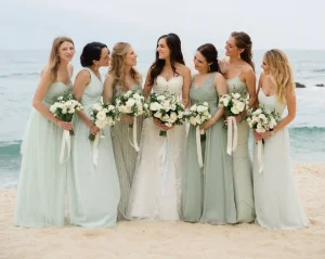noiva e madrinhas na cerimônia de casamento na praia