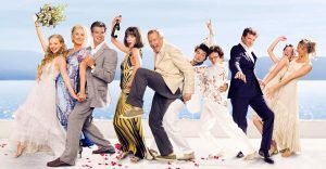 Cena de casamento em Mamma Mia! para inspiração de casamento na praia.