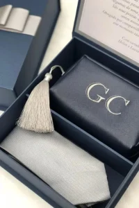 caixa personalizada para padrinhos com acabamento sofisticado
