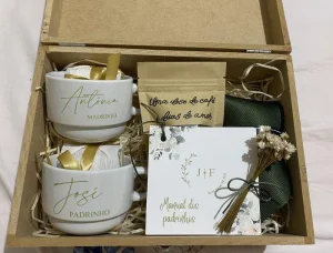 caixa elegante para padrinhos com itens personalizados