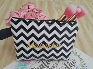 clutch bordada com nome para madrinhas