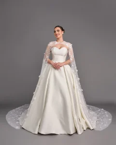 traje de noiva com capa contemporâneo

