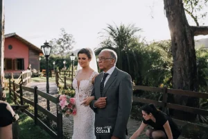 Mobiliário em madeira de demolição para casamento na Fazenda Arraial Velho MG