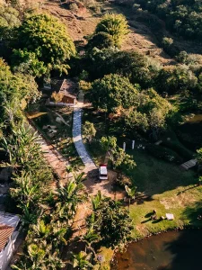 Jardim Trindade com lago e paisagismo para casamento ao ar livre em MG