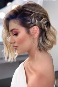 Penteado com trança lateral