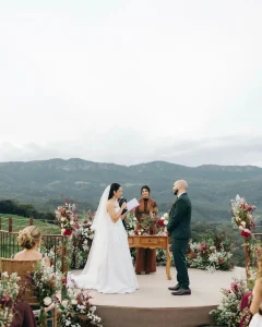 Jardim com lago para coquetel de casamento ao ar livre em Prados MG