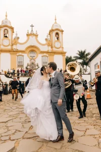 Celebração ao ar livre em jardim de fazenda