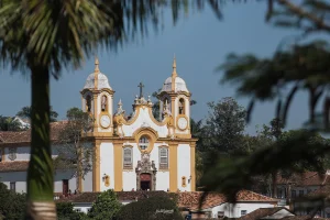 Celebração em Tiradentes com centro histórico colonial como cenário em MG