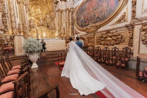 Cerimônia em igreja barroca histórica
