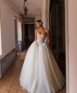 Roupa minimalista moderno para casamento contemporâneo